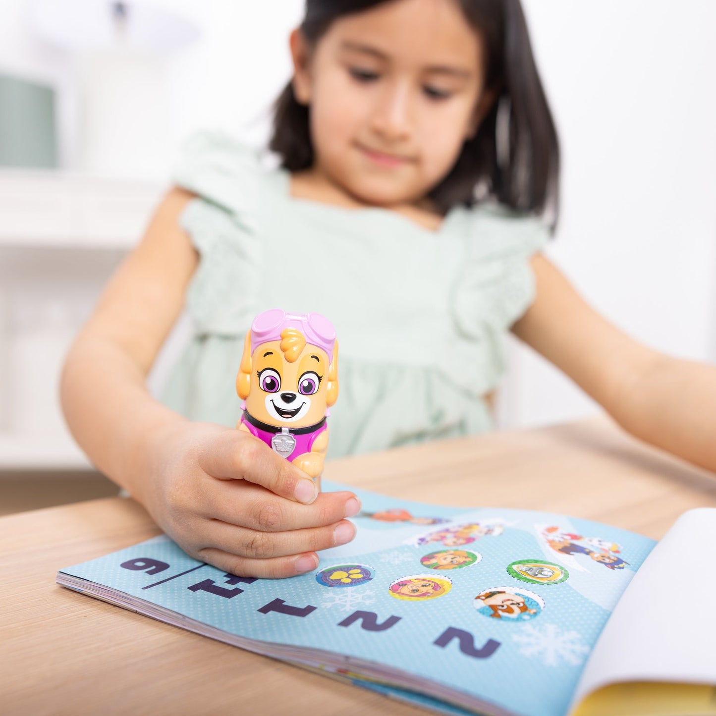 Sticker WOW!™ PAW Patrol Skye Bundle: Activity Pad & Sticker Stamper + Mini Activity Pad and 200 Refill Stickers