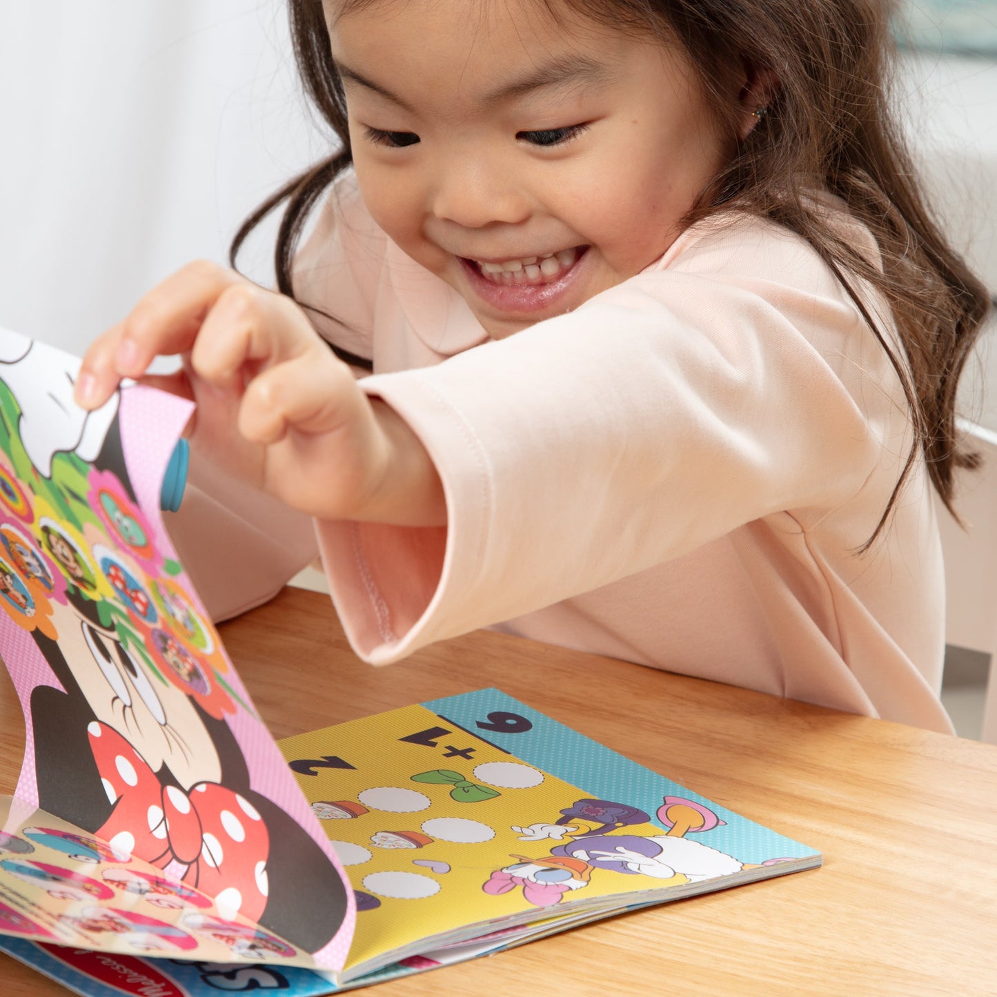 Sticker WOW! Activity Pad & Sticker Stamper - Disney's Minnie Mouse